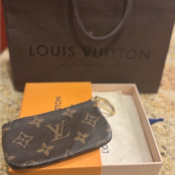 Louis Vuitton key pouch - Picture 1 of 8